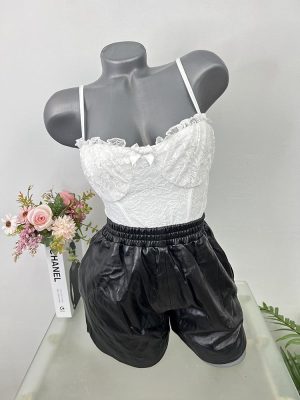 Pantaloni scurti imitatie piele  cam S-M