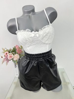 Pantaloni scurti imitatie piele  XL mai mic